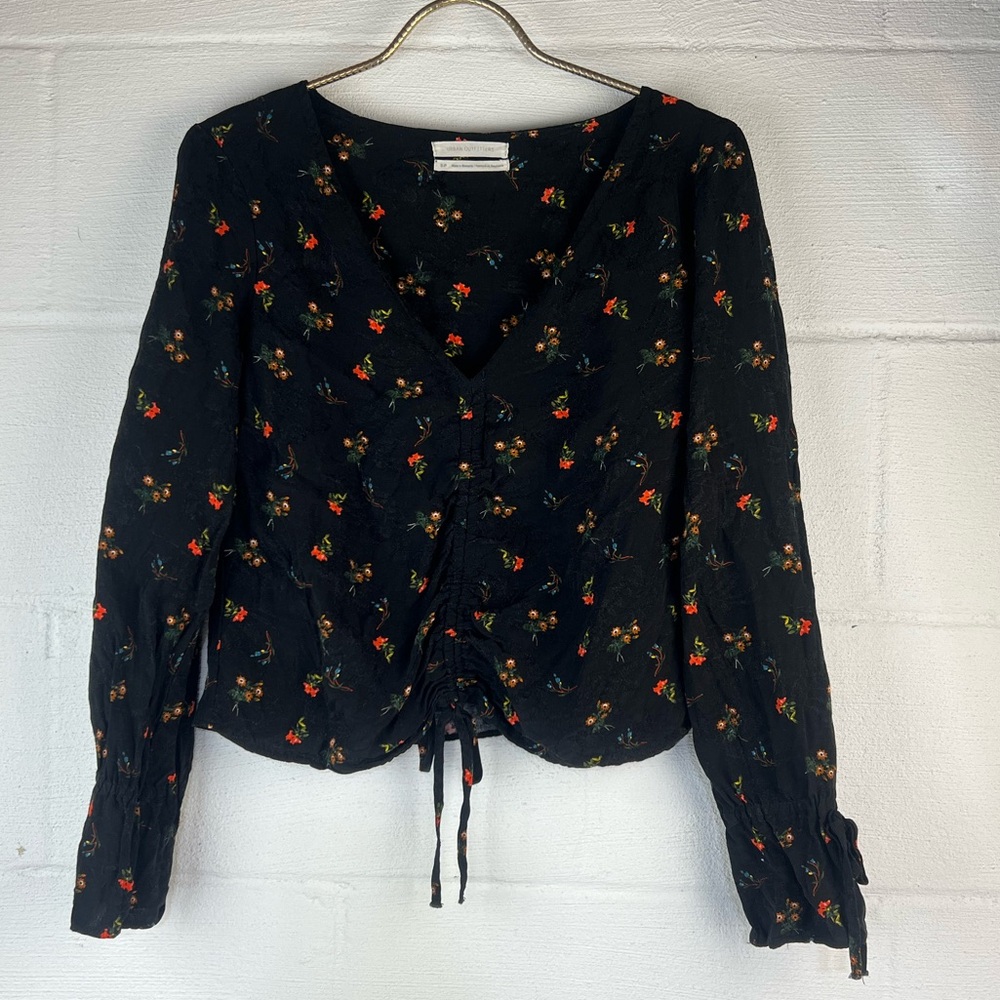 Urban Outfitters V-neck Cinched Floral Top, Small - Picture 7 of 11